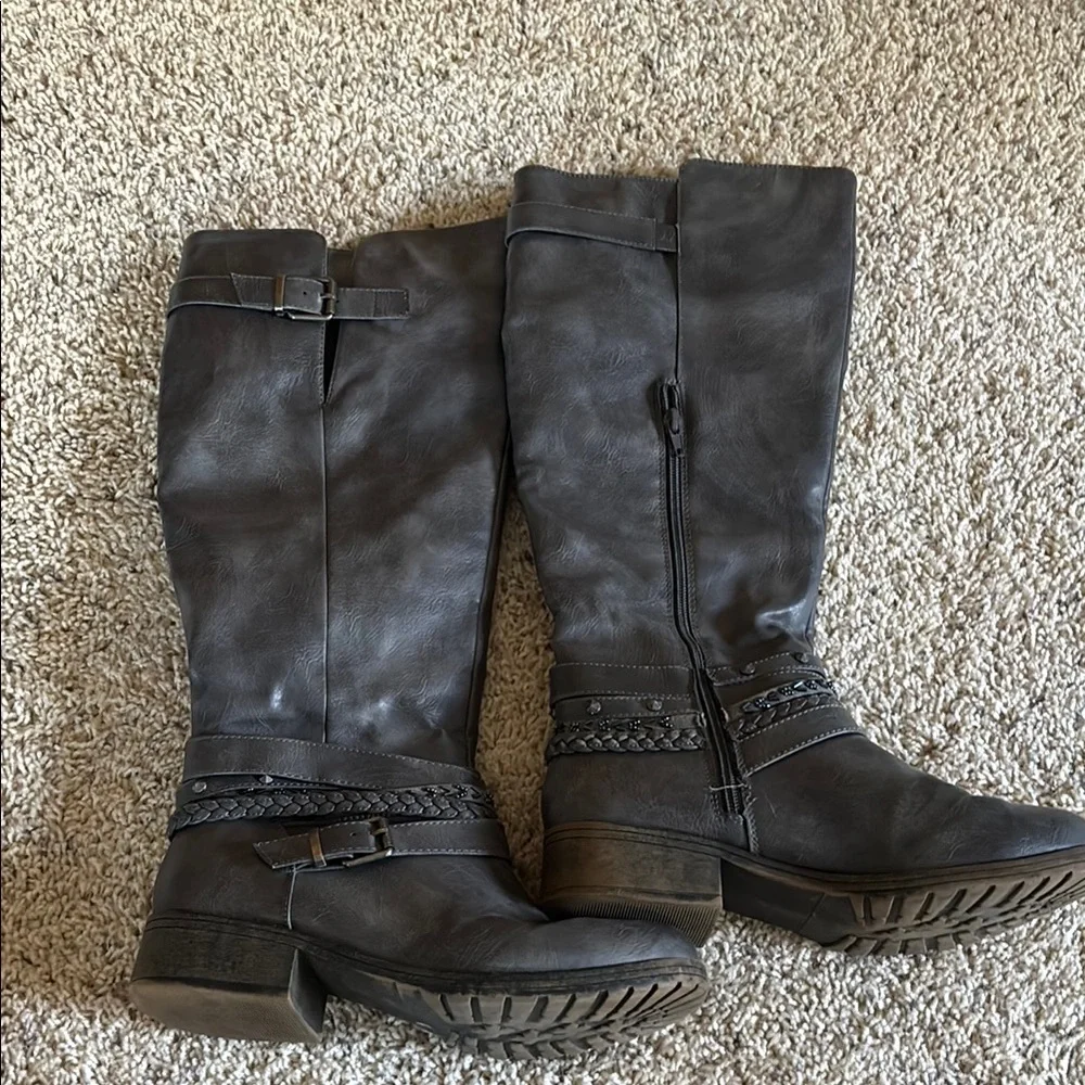 Women's Gray Knee-High Boots - Picture 1 of 4